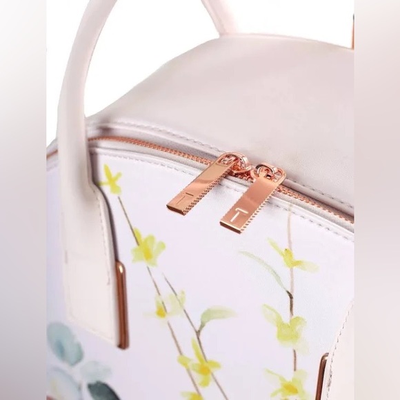 ❌SOLD ❌Ted Baker London Elianna Elegant Travel Bag - Pink - Picture 13 of 15